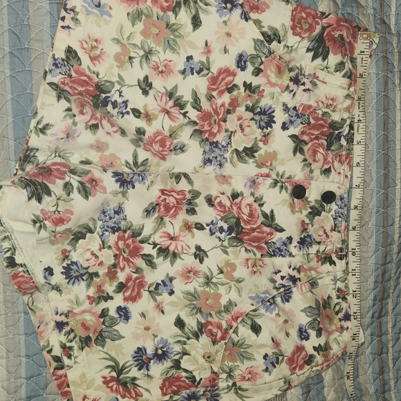 Vintage 90s Floral Denim Shorts - Picture 2 of 8